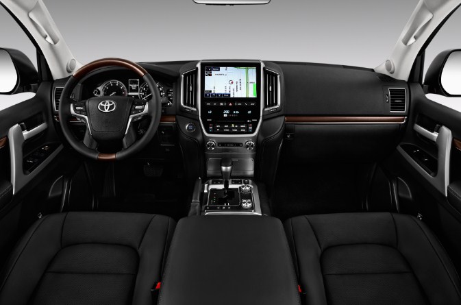 trang bị nội thất của Toyota Land Cruiser