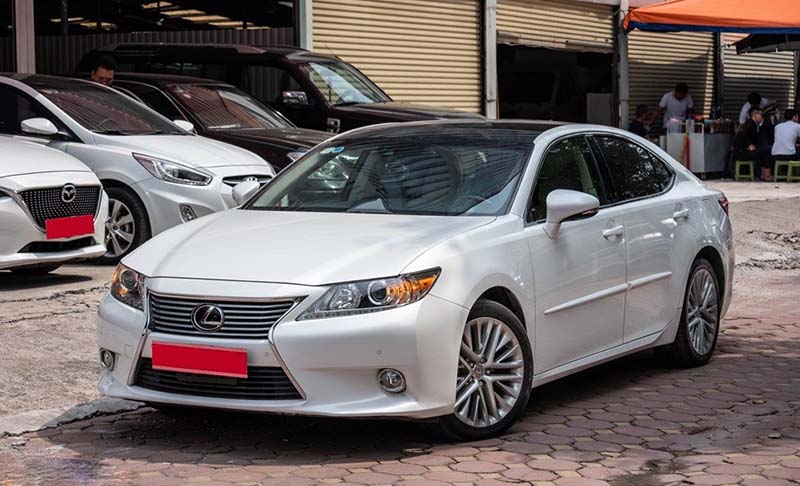 Có nên sở hữu một chiếc Lexus ES 350 lướt hay không?