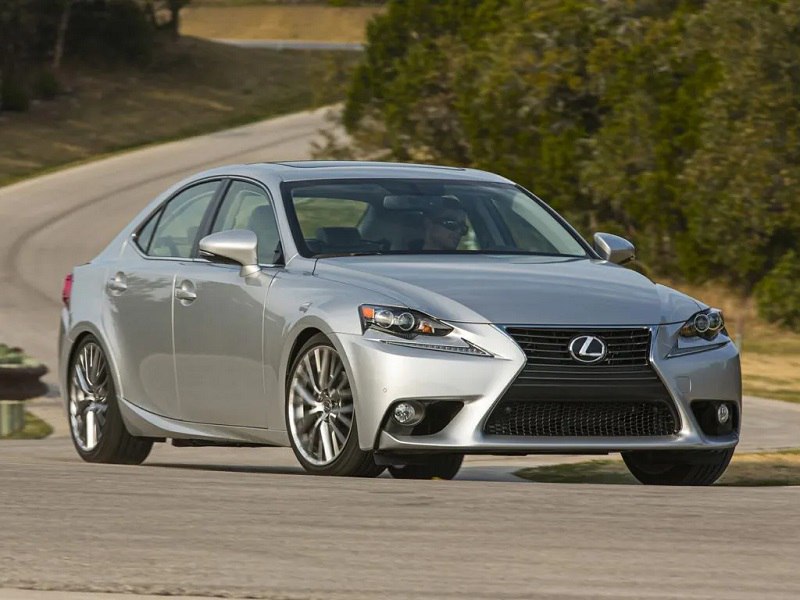 Lexus IS250 cũ là một trong những lựa chọn không hề tồi