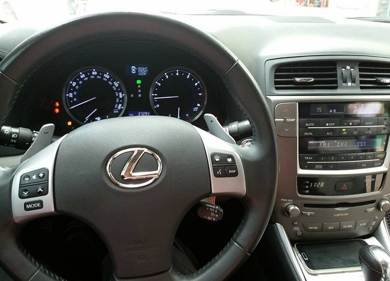 Hãy kiểm tra xe thật kỹ trước khi quyết định mua xe Lesxus IS250 cũ