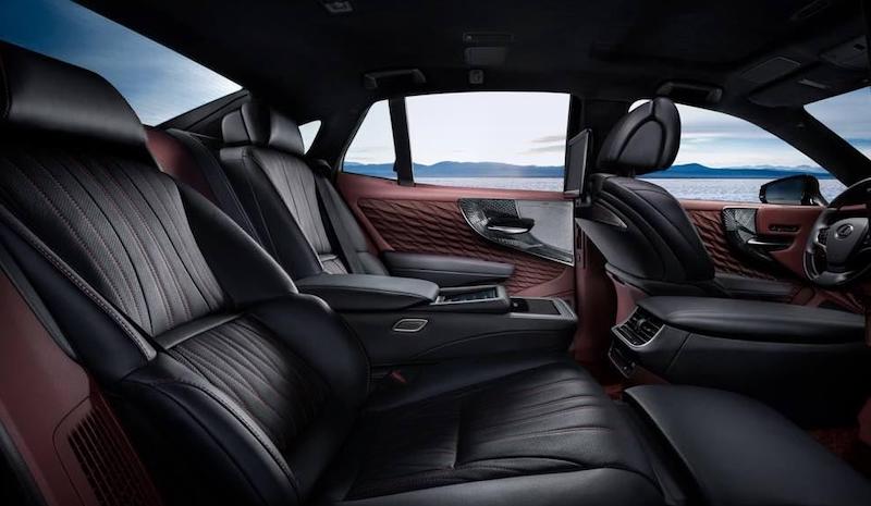 Lexus LS 350 đưa ra được tùy chọn ghế ngồi sau siêu rộng
