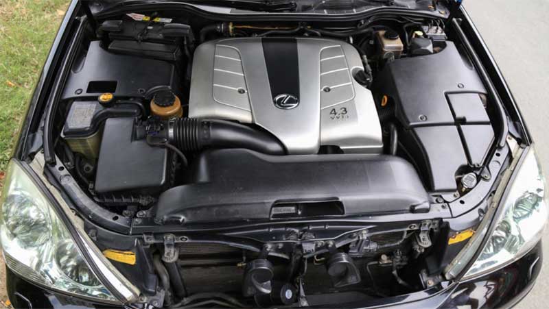 Mặc dù đã ra mắt được gần 20 năm, Lexus LS430 vẫn được trang bị động cơ vô cùng mạnh mẽ