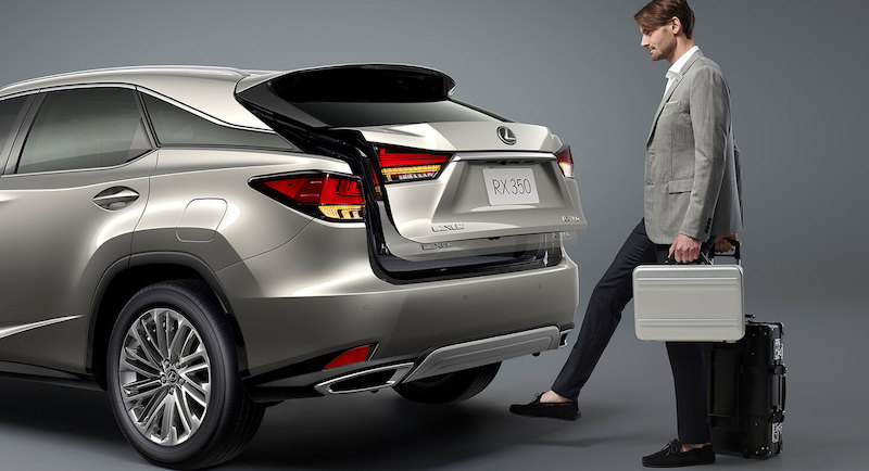 Chế độ đá cốp mở khoang hành lý ở Lexus RX350 2022