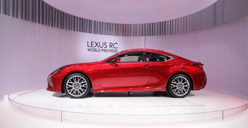 Lexus RC200T có giá khoảng 2.5 tỷ đồng