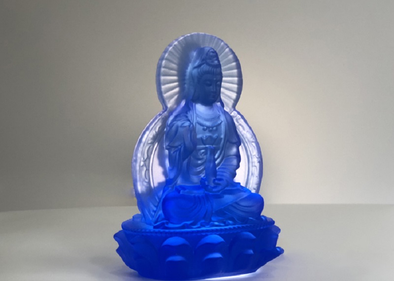 Tượng Phật Quan Âm lưu ly màu xanh dương đế sen, tay cầm tịnh bình