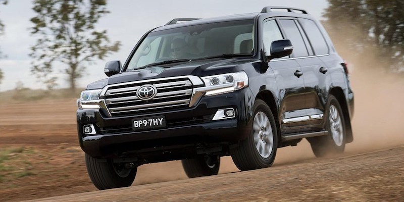 Toyota Land Cruiser 2017 là một mẫu xe SUV hạng sang với thiết kế trung tính