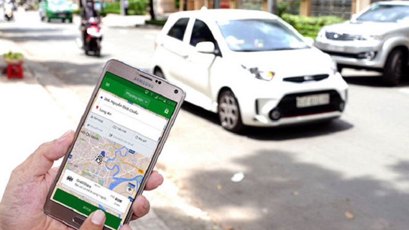 Taxi công nghệ cũng là diện kinh doanh vận tải hành khách nên cần đổi biển xe