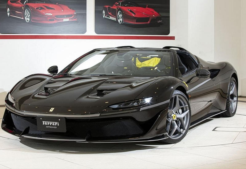 Hình ảnh chiếc xe Ferrari đắt đỏ
