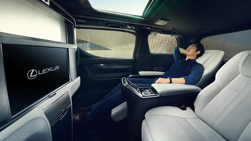 Lexus LM300h sẽ giúp các bạn có không gian nghỉ ngơi thoải mái với đầy đủ tiện nghi