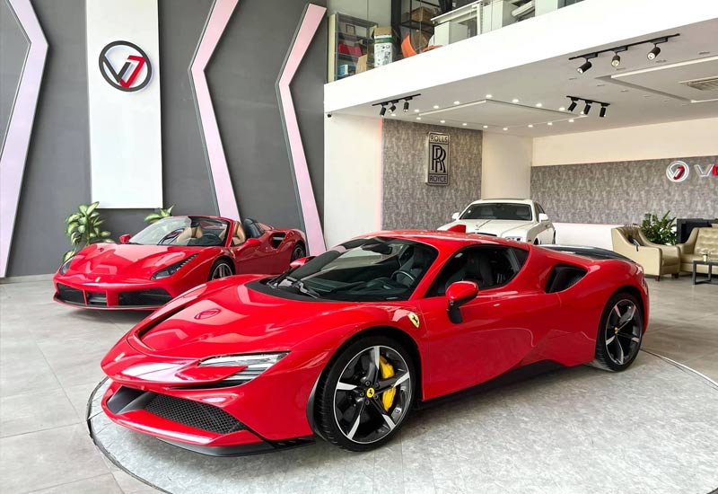 Ferrari SF90 Stradale red color vô nằm trong bắt mắt