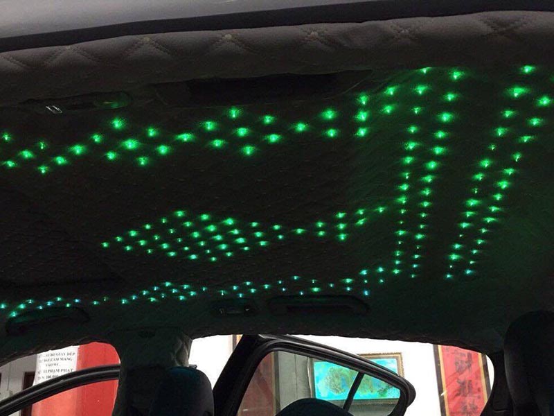Trang bị đèn LED trần ô tô được nhiều khách hàng áp dụng