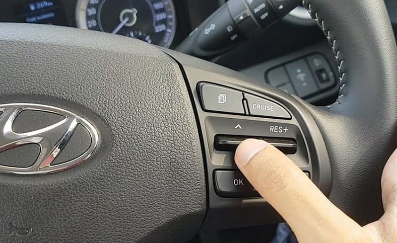 Cốp điện ô tô riêng có phím điều khiển ở vô lăng, cốp hoặc key smart